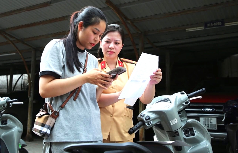 H&agrave; Tĩnh: Cấp giấy ph&eacute;p l&aacute;i xe điện tử ngay sau khi thi đỗ, người d&acirc;n y&ecirc;n t&acirc;m lưu th&ocirc;ng- Ảnh 2.
