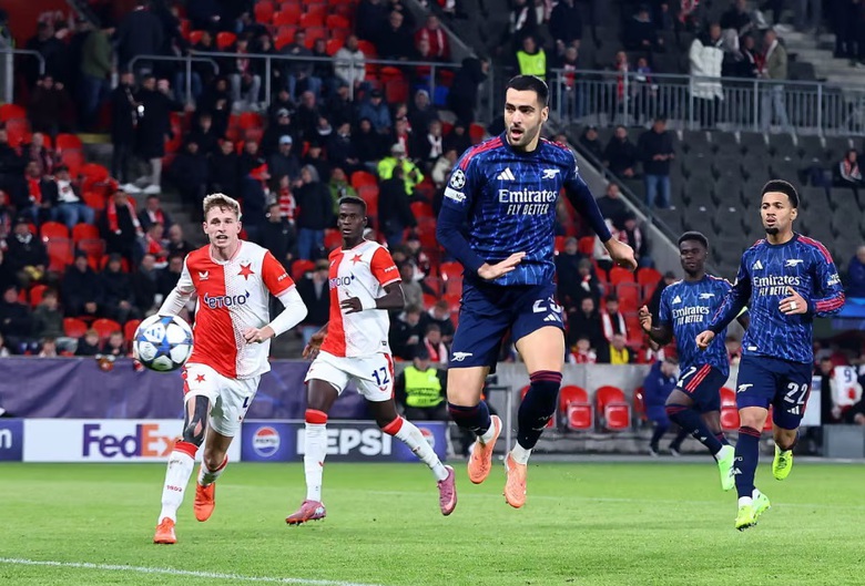Merino lập c&uacute; đ&uacute;p, Arsenal thắng đậm Slavia Prague tại Champions League- Ảnh 2.