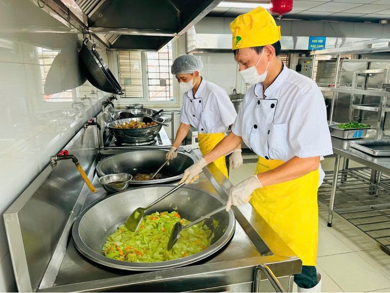 Bộ Y tế siết an toàn thực phẩm học đường và bếp ăn tập thể- Ảnh 1. Bộ Y tế siết an toàn thực phẩm học đường và bếp ăn tập thể- Ảnh 1.