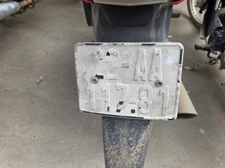 CSGT Tuyên Quang chỉ rõ những lỗi vi phạm ngay tại nhà xe của trường- Ảnh 5. CSGT Tuyên Quang chỉ rõ những lỗi vi phạm ngay tại nhà xe của trường- Ảnh 5.