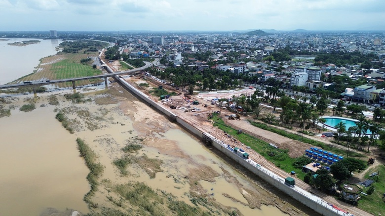 Quảng Ng&atilde;i th&uacute;c tiến độ v&agrave; giải ng&acirc;n c&aacute;c dự &aacute;n hạ tầng tổng mức đầu tư gần 4.000 tỷ đồng- Ảnh 4.