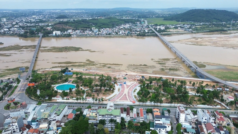 Quảng Ng&atilde;i th&uacute;c tiến độ v&agrave; giải ng&acirc;n c&aacute;c dự &aacute;n hạ tầng tổng mức đầu tư gần 4.000 tỷ đồng- Ảnh 3.