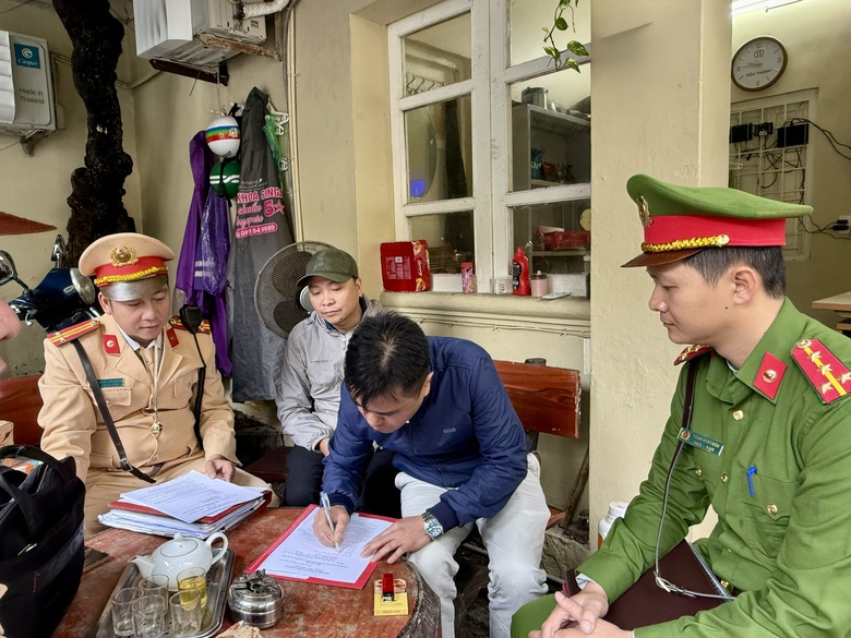 H&agrave; Nội siết chặt b&atilde;i xe quanh trường, xử l&yacute; học sinh vi phạm giao th&ocirc;ng- Ảnh 3.