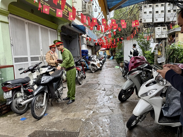 H&agrave; Nội siết chặt b&atilde;i xe quanh trường, xử l&yacute; học sinh vi phạm giao th&ocirc;ng- Ảnh 5.