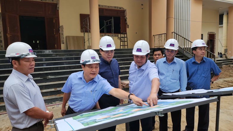 Quảng Ng&atilde;i th&uacute;c tiến độ v&agrave; giải ng&acirc;n c&aacute;c dự &aacute;n hạ tầng tổng mức đầu tư gần 4.000 tỷ đồng- Ảnh 1.