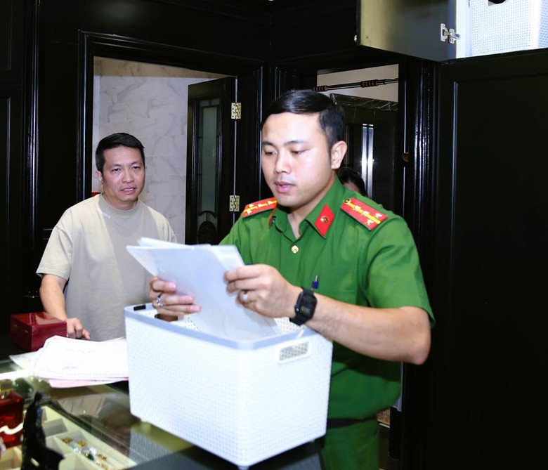 Bắt tạm giam chồng Đo&agrave;n Di Băng để điều tra h&agrave;nh vi sản xuất, bu&ocirc;n b&aacute;n h&agrave;ng giả- Ảnh 3.