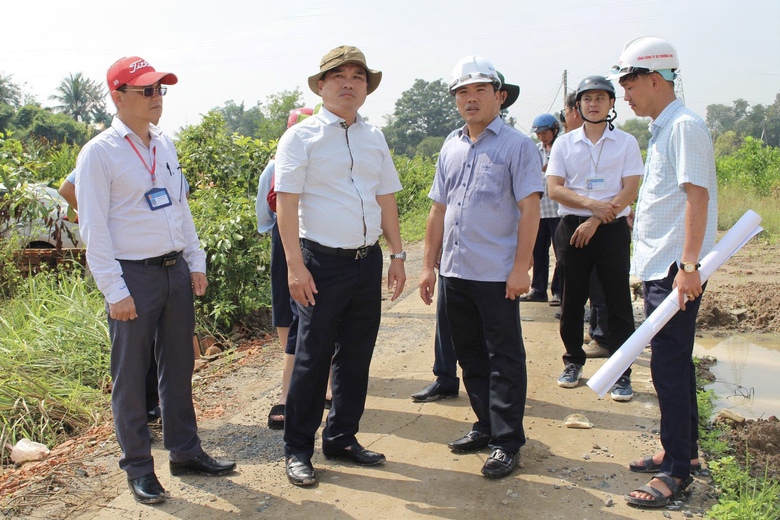 Đồng Nai: Siết tiến độ, nỗ lực thông xe kỹ thuật đường trục trung tâm Trấn Biên đúng hẹn- Ảnh 4. Đồng Nai: Siết tiến độ, nỗ lực thông xe kỹ thuật đường trục trung tâm Trấn Biên đúng hẹn- Ảnh 4.