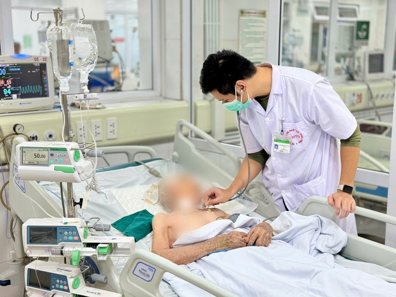 M&ugrave;a lạnh, tăng nguy cơ đột quỵ, vi&ecirc;m phổi nặng ở người cao tuổi- Ảnh 1.