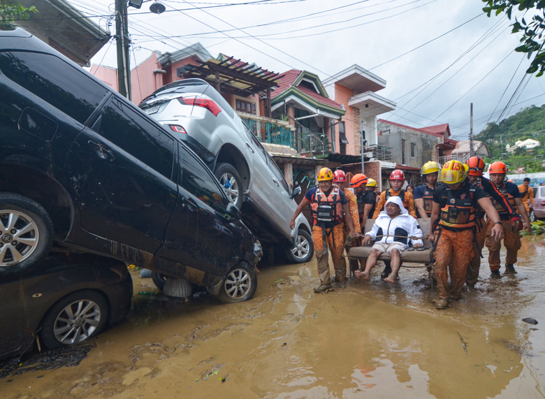 B&atilde;o Kalmaegi c&agrave;n qu&eacute;t miền trung Philippines, 66 người thiệt mạng- Ảnh 2.