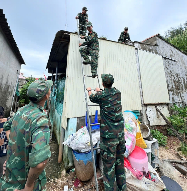 Quảng Ngãi phân bổ 5.000 tấn gạo hỗ trợ người dân vùng ảnh hưởng thiên tai- Ảnh 3. Quảng Ngãi phân bổ 5.000 tấn gạo hỗ trợ người dân vùng ảnh hưởng thiên tai- Ảnh 3.