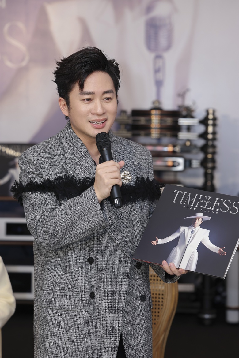 T&ugrave;ng Dương "l&agrave;m loạn, gi&atilde;y nảy l&ecirc;n" với nhạc sĩ Hồng Ki&ecirc;n khi ra album "Timeless"- Ảnh 3.