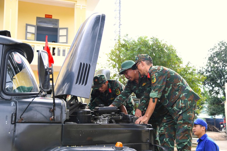 Tin tức mới nhất b&atilde;o số 13: Sạt lở nghi&ecirc;m trọng tại đ&egrave;o T&ocirc; Na tr&ecirc;n QL25- Ảnh 34.