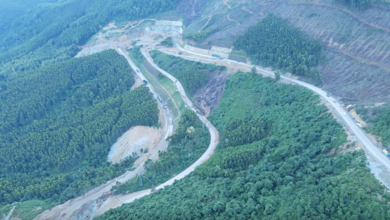 Tin tức mới nhất b&atilde;o số 13: Sạt lở nghi&ecirc;m trọng tại đ&egrave;o T&ocirc; Na tr&ecirc;n QL25- Ảnh 9.