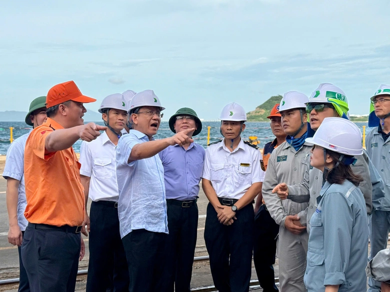 Ứng ph&oacute; b&atilde;o số 13: Tạm đ&oacute;ng cửa nhiều cảng biển, lập tổ cơ động sẵn s&agrave;ng cứu nạn- Ảnh 1.