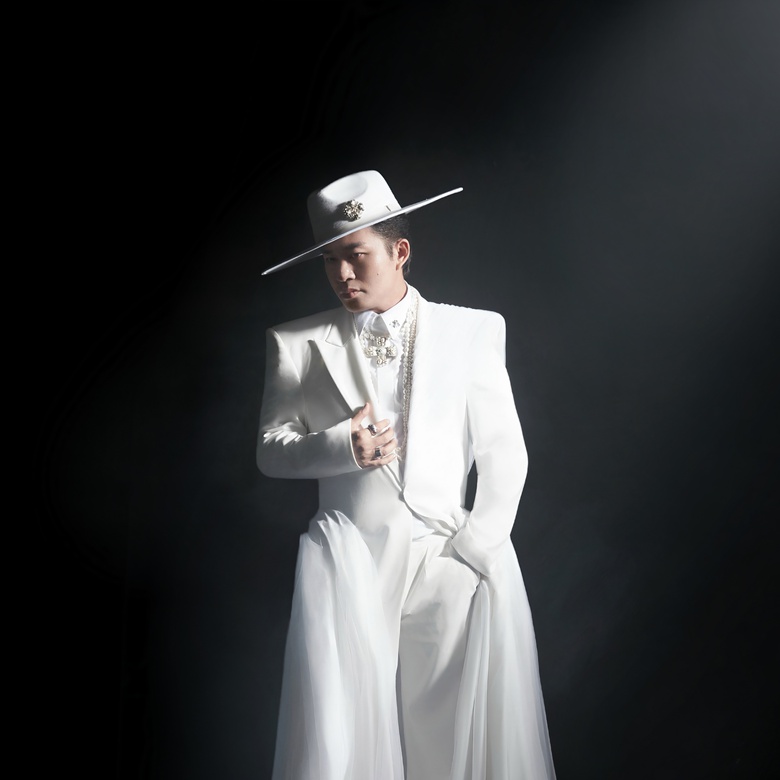 T&ugrave;ng Dương "l&agrave;m loạn, gi&atilde;y nảy l&ecirc;n" với nhạc sĩ Hồng Ki&ecirc;n khi ra album "Timeless"- Ảnh 2.