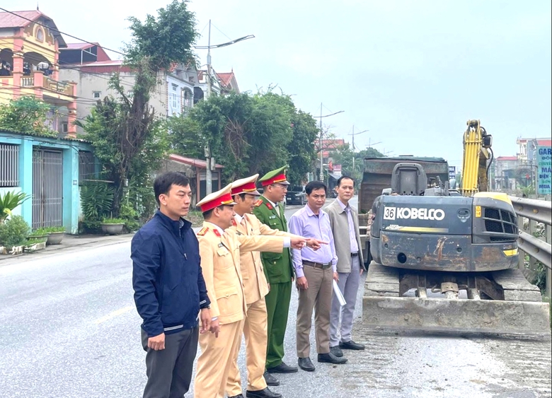 Ninh B&igrave;nh: Đ&oacute;ng 18 lối đi tự mở qua đường sắt- Ảnh 1.