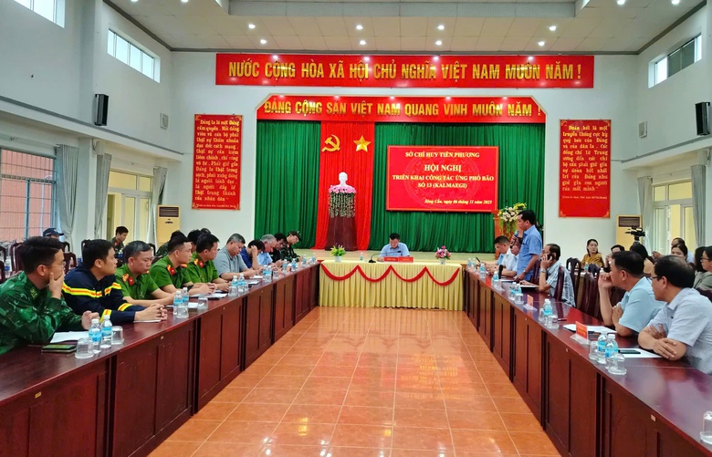 Tin tức mới nhất b&atilde;o số 13: Sạt lở nghi&ecirc;m trọng tại đ&egrave;o T&ocirc; Na tr&ecirc;n QL25- Ảnh 31.