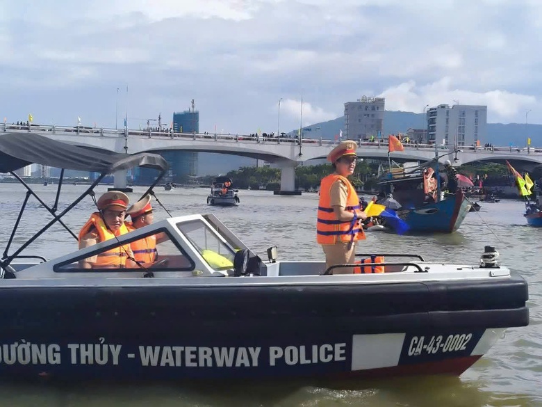 Tin tức mới nhất b&atilde;o số 13: Sạt lở nghi&ecirc;m trọng tại đ&egrave;o T&ocirc; Na tr&ecirc;n QL25- Ảnh 30.