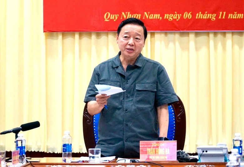 Ph&oacute; Thủ tướng Trần Hồng H&agrave;: Sẵn s&agrave;ng lực lượng, phương tiện ứng ph&oacute; kịp thời b&atilde;o số 13- Ảnh 1.