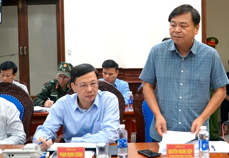 Ph&oacute; Thủ tướng Trần Hồng H&agrave;: Sẵn s&agrave;ng lực lượng, phương tiện ứng ph&oacute; kịp thời b&atilde;o số 13- Ảnh 3.