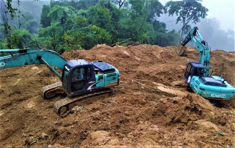 Huế: Huy động 100 c&ocirc;ng nh&acirc;n, nỗ lực th&ocirc;ng tuyến đường Hồ Ch&iacute; Minh nh&aacute;nh T&acirc;y trong tối 6/11- Ảnh 5.