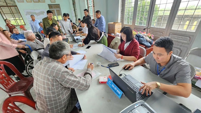 Người dân hồ hởi nhận bồi thường giải phóng mặt bằng sân bay Gia Bình- Ảnh 10. Người dân hồ hởi nhận bồi thường giải phóng mặt bằng sân bay Gia Bình- Ảnh 10.