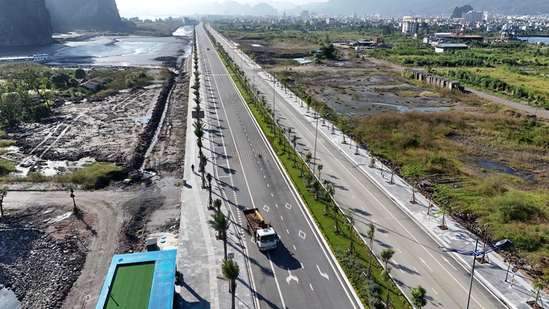 Cận cảnh tuyến đường d&agrave;i 1,2km, tổng vốn gần 500 tỷ đồng vừa kh&aacute;nh th&agrave;nh tại Quảng Ninh- Ảnh 1.
