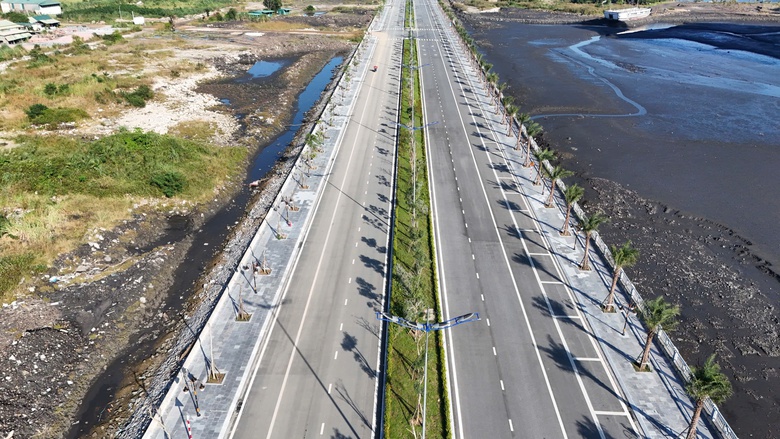 Cận cảnh tuyến đường d&agrave;i 1,2km, tổng vốn gần 500 tỷ đồng vừa kh&aacute;nh th&agrave;nh tại Quảng Ninh- Ảnh 2.
