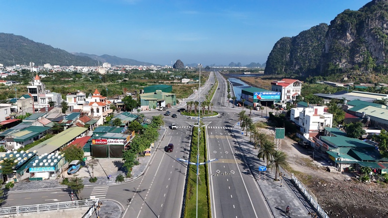 Cận cảnh tuyến đường d&agrave;i 1,2km, tổng vốn gần 500 tỷ đồng vừa kh&aacute;nh th&agrave;nh tại Quảng Ninh- Ảnh 5.