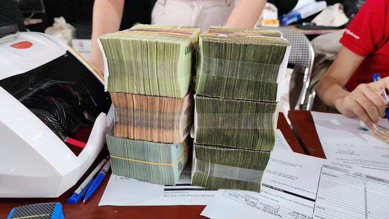 Người dân hồ hởi nhận bồi thường giải phóng mặt bằng sân bay Gia Bình- Ảnh 3. Người dân hồ hởi nhận bồi thường giải phóng mặt bằng sân bay Gia Bình- Ảnh 3.