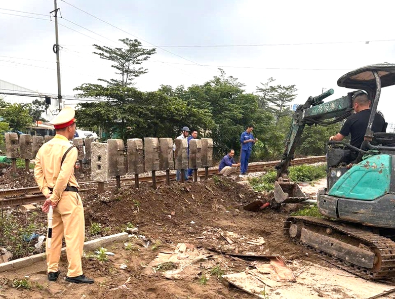 Hưng Y&ecirc;n: Quyết t&acirc;m x&oacute;a bỏ lối đi tự mở, đảm bảo an to&agrave;n giao th&ocirc;ng đường sắt- Ảnh 1.
