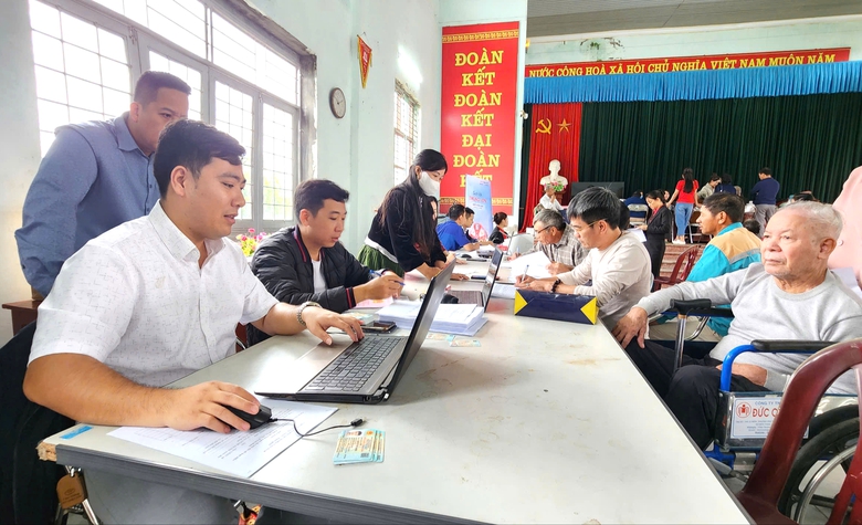 Người dân hồ hởi nhận bồi thường giải phóng mặt bằng sân bay Gia Bình- Ảnh 14. Người dân hồ hởi nhận bồi thường giải phóng mặt bằng sân bay Gia Bình- Ảnh 14.