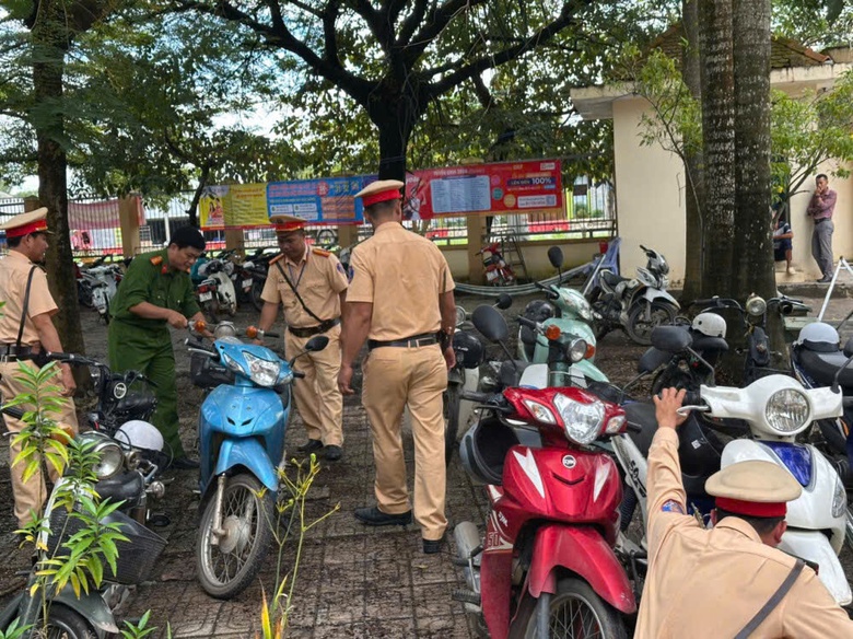 Tây Ninh: Tiếp tục kiểm tra, xử lý học sinh vi phạm giao thông trong trường học- Ảnh 1. Tây Ninh: Tiếp tục kiểm tra, xử lý học sinh vi phạm giao thông trong trường học- Ảnh 1.