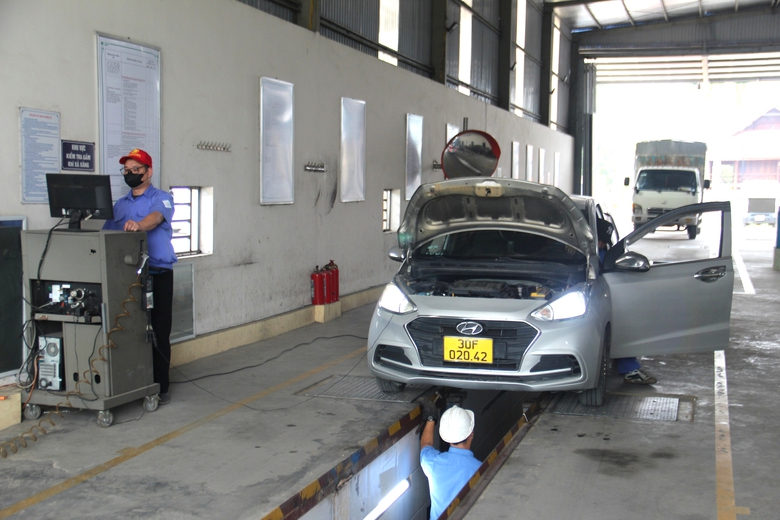 Tuy&ecirc;n Quang: Linh hoạt c&aacute;c thủ tục cho người d&acirc;n khi đi kiểm định xe- Ảnh 2.