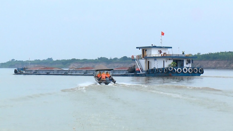 H&agrave; Nội xử l&yacute; nhiều bến b&atilde;i kh&ocirc;ng ph&eacute;p tr&ecirc;n tuyến đường thủy nội địa- Ảnh 1.