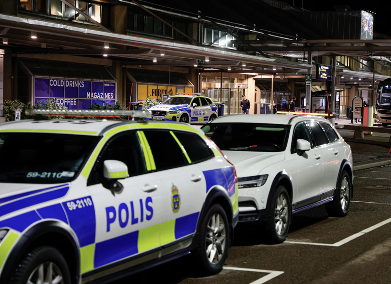 Thụy Điển điều tra, tạm dừng hoạt động s&acirc;n bay lớn thứ hai v&igrave; sự cố drone- Ảnh 1.