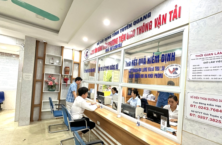 Tuy&ecirc;n Quang: Linh hoạt c&aacute;c thủ tục cho người d&acirc;n khi đi kiểm định xe- Ảnh 1.