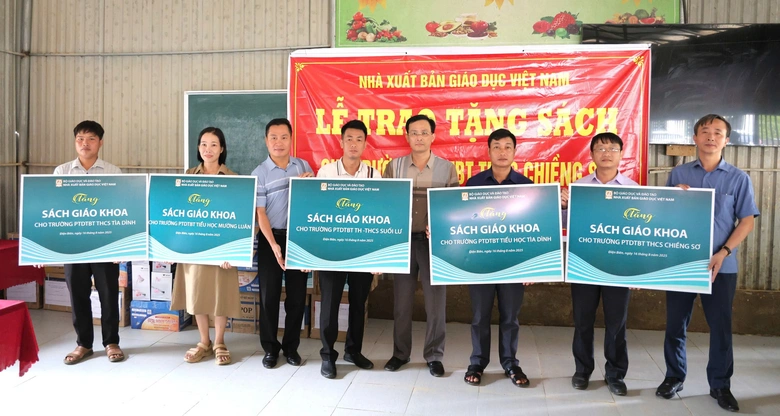 NXB Gi&aacute;o dục Việt Nam sẵn s&agrave;ng chi 20 tỷ đồng hỗ trợ học sinh v&ugrave;ng b&atilde;o lũ- Ảnh 1.