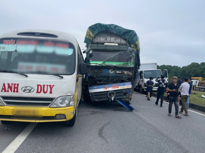 Điều tra vụ 6 &ocirc; t&ocirc; va chạm li&ecirc;n ho&agrave;n tr&ecirc;n cao tốc H&agrave; Nội - Th&aacute;i Nguy&ecirc;n- Ảnh 2.