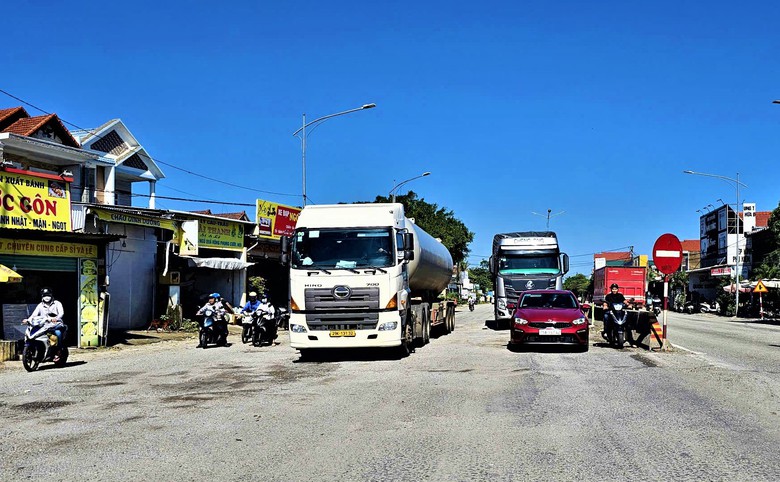 Huế: Tăng tốc sửa chữa mặt đường quốc lộ 1, đảm bảo giao th&ocirc;ng- Ảnh 12.