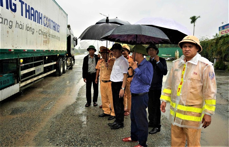 Huế: Tăng tốc sửa chữa mặt đường quốc lộ 1, đảm bảo giao th&ocirc;ng- Ảnh 14.