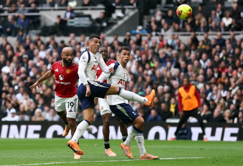 De Ligt tỏa s&aacute;ng ph&uacute;t b&ugrave; giờ, MU tho&aacute;t thua ngoạn mục trước Tottenham- Ảnh 1.