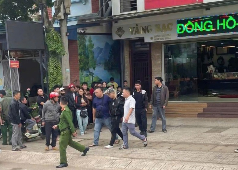 Thái Nguyên: Bất ngờ danh tính đối tượng cướp giật dây chuyền vàng tại xã Trại Cau - Ảnh 1. Thái Nguyên: Bất ngờ danh tính đối tượng cướp giật dây chuyền vàng tại xã Trại Cau - Ảnh 1.