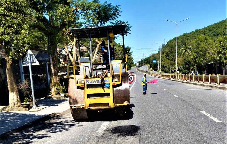 Huế: Tăng tốc sửa chữa mặt đường quốc lộ 1, đảm bảo giao th&ocirc;ng- Ảnh 15.