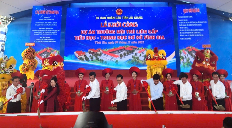 Thủ tướng, c&aacute;c Ph&oacute; thủ tướng, Bộ trưởng dự lễ khởi c&ocirc;ng 72 trường học v&ugrave;ng bi&ecirc;n- Ảnh 13.