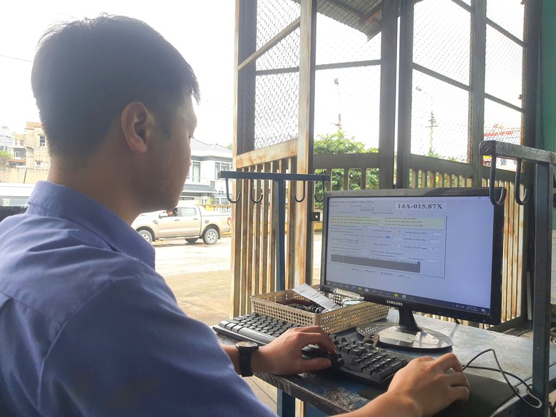 Sổ đăng kiểm sắp t&iacute;ch hợp tr&ecirc;n VNeTraffic, t&agrave;i xế kh&ocirc;ng cần mang bản gốc- Ảnh 1.