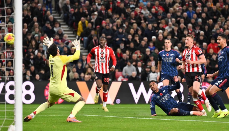 Đ&aacute;nh rơi chiến thắng trước Sunderland, Arsenal chấm dứt chuỗi to&agrave;n thắng- Ảnh 1.