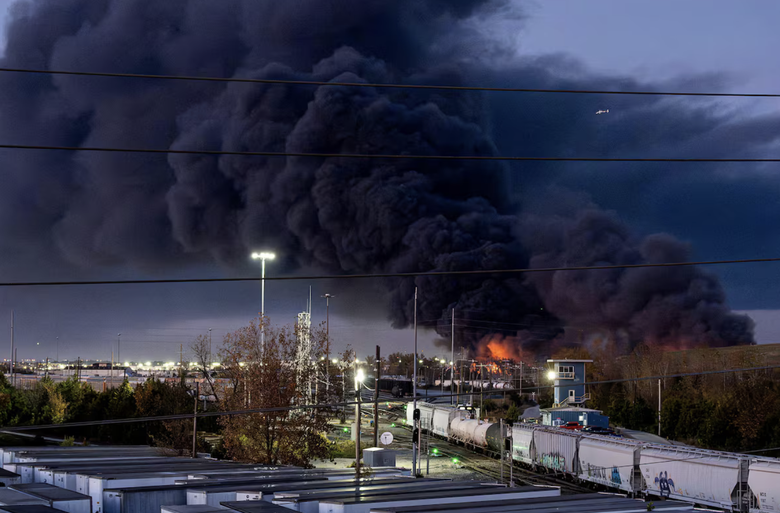 Mỹ tạm cấm to&agrave;n bộ m&aacute;y bay MD-11 sau vụ tai nạn khiến 14 người thiệt mạng- Ảnh 1.