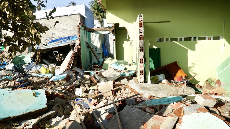 Ph&oacute; Thủ tướng Hồ Quốc Dũng động vi&ecirc;n người d&acirc;n Gia Lai vượt qua hoang t&agrave;n sau b&atilde;o- Ảnh 8.