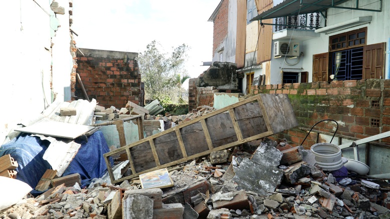 Ph&oacute; Thủ tướng Hồ Quốc Dũng động vi&ecirc;n người d&acirc;n Gia Lai vượt qua hoang t&agrave;n sau b&atilde;o- Ảnh 7.